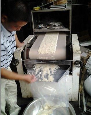 烘干1000斤纯大米米粉,要多大烘干设备空气能。要多少钱